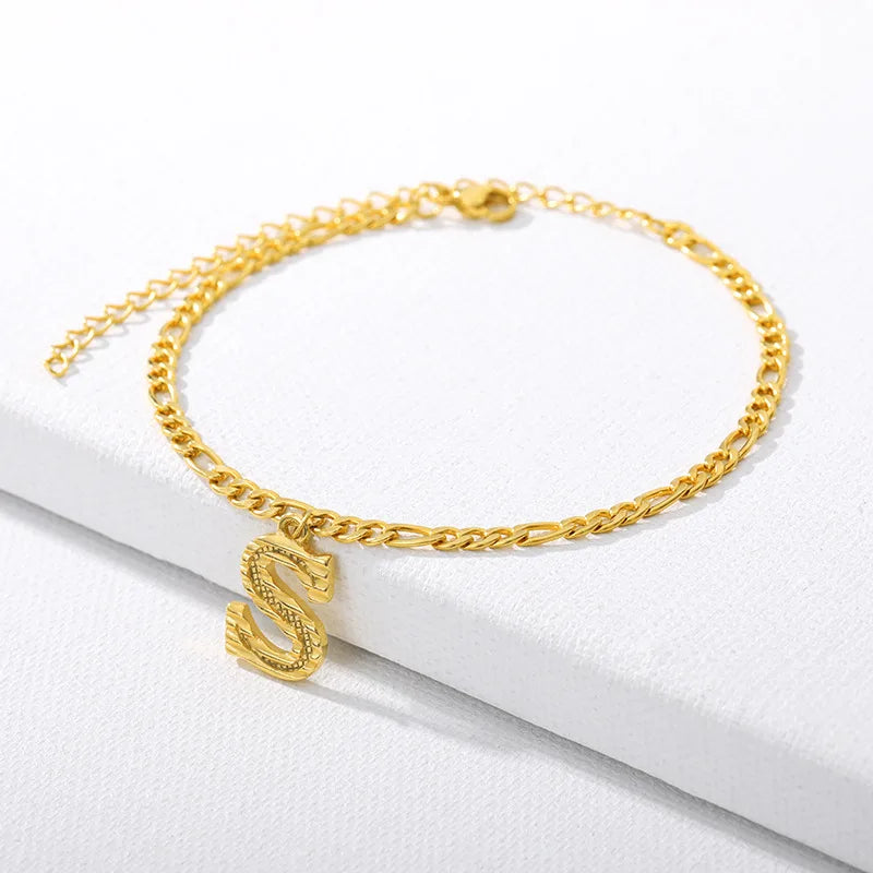 Shine bright with our Vintage 26 Initial Letter Gold-Plated Cuban Chain Anklet – perfect for adding a personal touch to your summer style! ✨🦵💖